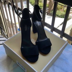 Michael Kors - leela sandal. New. Size 7